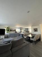 Newly Renovated Lakefront with Dock - Chambres d’hôtes Bethel Island