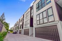 Riverside Modern Abobe with 2 Aircons and Parking - B&B Auckland