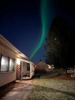 Villa Lehti, piha, pysäköinti, sauna - B&B Rovaniemi