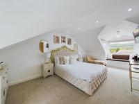 Queen Elizabeth Penthouse Sleeps 6-8 - B&B Stanhope