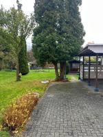 Güden Pearl Bhaven Deck 6 ,Exklusive große Wohnung,Hochwertige Ausstattung,Privatparkplatz & Carport,Großer Garten mit Gartenhaus,Langzeitaufenthalt - Chambres d'hôtes Bremerhaven