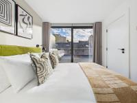 Deluxe One-Bedroom Apartment