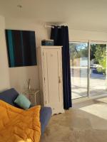 Charmant studio vue piscine idéal en couple, calme et détente assurés - Chambres d'hôtes Entrecasteaux
