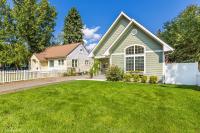 CDA Getaway! King Beds, Gear Storage, RV & Trailer Parking, 1 Mile to the Lake! - Chambres d'hôtes Coeur d'Alene