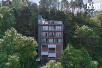 StayVista at The Elmstone - Skyline Apartments with Bonfire, BBQ - Chambres d'hôtes Kasauli