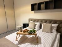 Modern apartment near to the Chopin's airport Cybernetyki 2A - B&B Warsaw