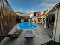 villa piscine jacuzzi - B&B Petite Île