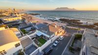 HOME-LYNN, 4 bedroom, Bloubergstrand - Bed and Breakfast Bloubergstrand