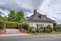 Modern 3BR Home in 2 Nether Hall Near M6 J7 with Hot Tub, Smart TV and Free Parking - B&B Birmingham