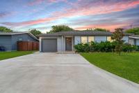 Elegant Beach Manor Grand Coastal Escape - B&B Galveston