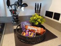 Stylish 3 Bed House, Free Parking, Close to M4 Newport - B&B Newport