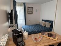Charming studio in La Défense with free parking - B&B Courbevoie
