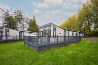 The Flamingo Lodge with Hot Tub - B&B York