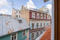 Old Town Gem - Rooftop Studio by Innorental - Bed and Breakfast Riga