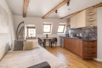 Old Town Gem - Rooftop Studio by Innorental - Bed and Breakfast Riga