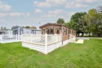 Brooksbank Lodge with Hot Tub - B&B Barmby on the Moor