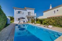 Casa Nuria com 4 quartos, piscina e churrasco em Vale do Lobo - Bed and Breakfast Almancil