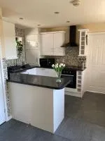 Carol's Place, 3 Room Types Available, close to Margam Park, Porthcawl, M4 J37 - B&B Kenfig Hill
