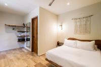 Studio Lit Queen-Size