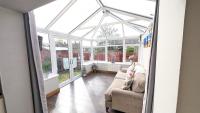 Sydenham Serenity: Bright Home with Conservatory - B&B Belfast