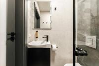 Classic One-Bedroom Apartment with King Bed