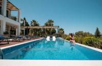 BlueSkyline Owner's Listing, By Hellocrete - Bed and Breakfast Chionato