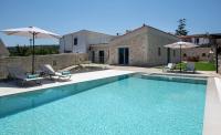 Fabrica Villa, By Hellocrete - Ferienwohnung Roúpes