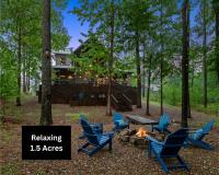 King Suite! Hot Tub, Arcade Games, L2 EV, Fire Pit, Kids Playset, Ping Pong, Dog Friendly - B&B Broken Bow