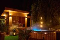 Villa Beskidzka 100 - SAUNA & BALIA z Jacuzzi Widok na góry i jezioro żywieckie - B&B Zarzecze