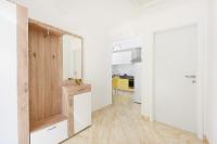 Holiday home Orange with heated pool and parking - Bed and Breakfast Zadar