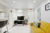 Adams Street Stunner, Unit 1 - Ferienwohnung Hollywood