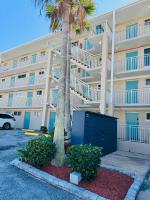 Daytona Inn Beach Resort Step Outside and Put Your Feet in the Sand Beach Vibes - Bed and Breakfast Daytona Beach