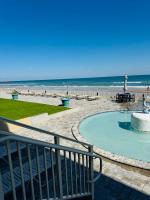 Daytona Inn Beach Resort Step Outside and Put Your Feet in the Sand Beach Vibes - B&B Daytona Beach