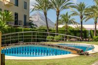Steps to Arenal Beach - 4BR Home, Pool, Garage & BBQ - Chambres d'hôtes Javea