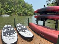 LUXE-Lakefront Home, Private Dock, Hot Tub, Sauna, Fire Pit, Canoe, Paddle Boards, Infinity Game Table, Epic Mtn & Lake Views, Universal EV Station - B&B Mill Spring