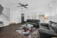 Stylish Family Retreat – 10 Guests Parking - B&B Dearborn