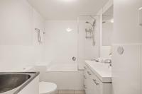 Central South Brisbane Stay with Pool Access - B&B Brisbane