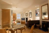 Luxury Victorian Cottage in quiet location by town centre and quay - log fires - full Virgin TV including sport and movies - fibre broadband - dog friendly - Bed and Breakfast Poole