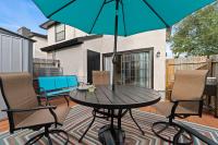 Jax Beach Townhouse - Steps to the Shore & Sunrise Views - Bed and Breakfast Jacksonville Beach