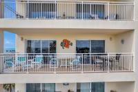 Beachfront Bliss, King Bed, Heated Pool and Ocean Views! - Chambres d’hôtes St. Pete Beach