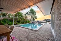 Pink Pony Villa - Waterfront Escape with Pool & Themed Rooms - Ferienwohnung Palm Harbor