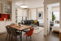 Upscale 2BR Suite with Cozy Vibes Ideal for Families and Long Stays - B&B Vancouver