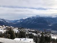Pied-à-terre in Crans-Montana, pool and view - Swiss Alps - Chambres d'hôtes Crans-Montana
