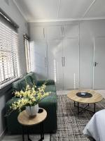 Navy Pearls 2 - Bed and Breakfast Germiston