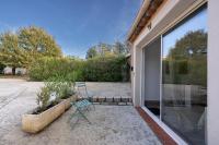 Aréva - Provençal - Climatisé - Parking - B&B Ventabren