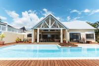 Villa 'Florence' avec longue piscine et vue mer panoramique - Chambres d’hôtes Saint-Gilles les Bains