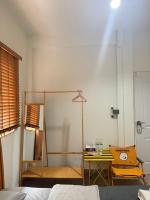 Habitación individual con aseo compartido