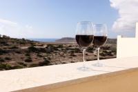 Elegant 3-Bed House w Jacuzzi, Sea Views & Lift - B&B Mellieħa