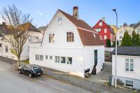 Central and beautiful apartment Sleeps 6 - 3 bedrooms- Stavanger - Chambres d'hôtes Stavanger