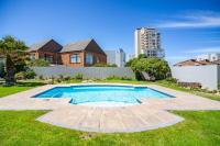 Luxury Beachfront Bliss - Ocean & Mountain Views - Chambres d’hôtes Bloubergstrand